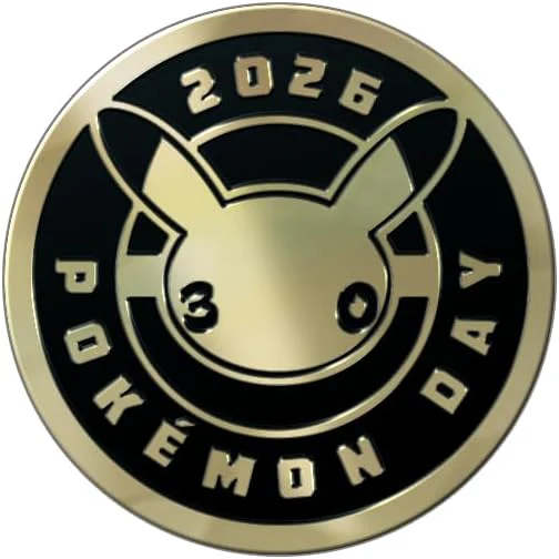 Collezione Pokémon Day 2026 del GCC Pokémon (una carta promozionale olografica, una moneta e tre buste di espansione) - Image 3