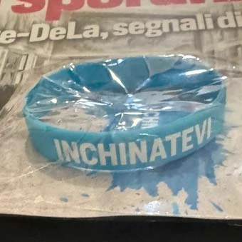 Corriere dello Sport del 3° Scudetto del Napoli + Braccialetto "INCHINATEVI" - Image 2