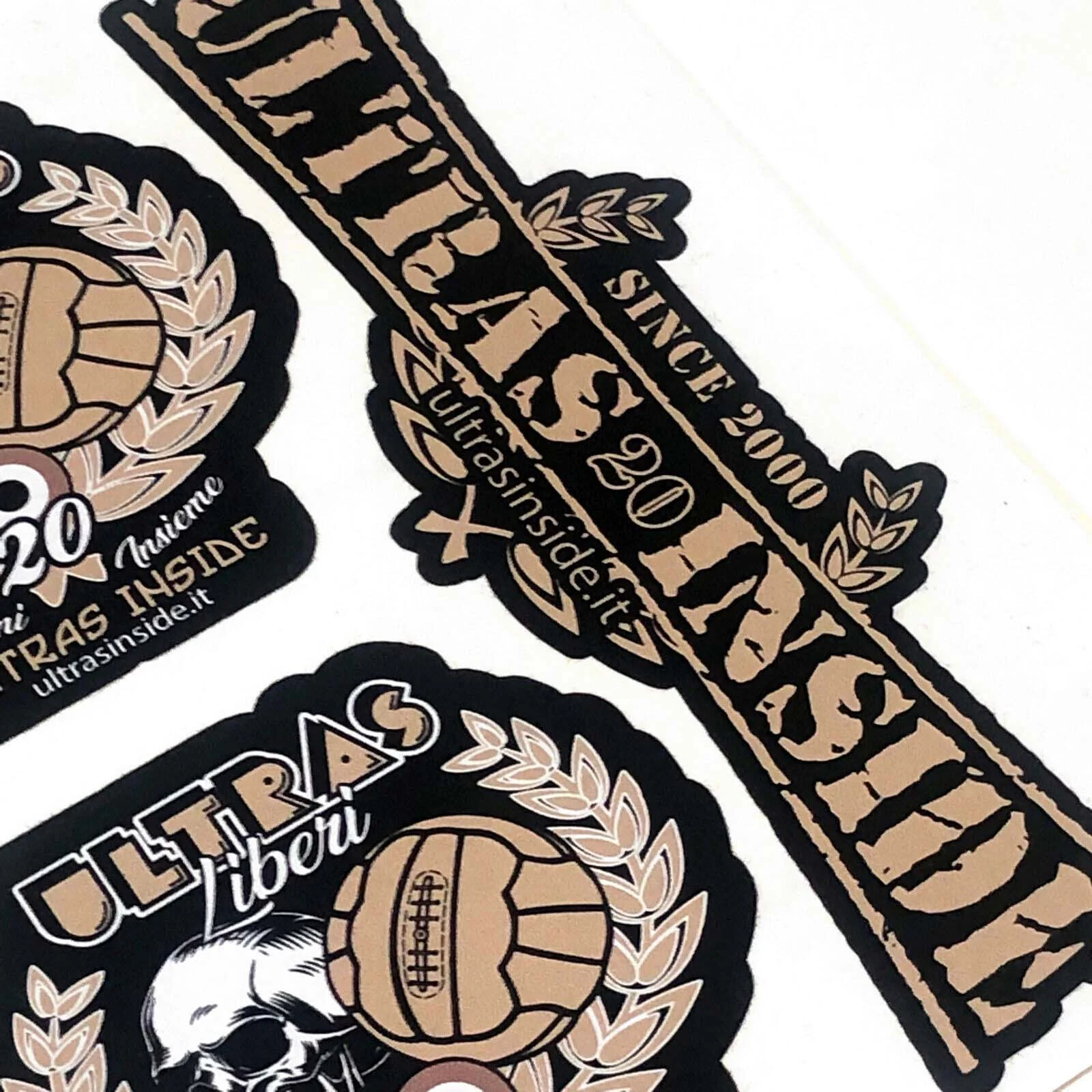 Foglio A5 con 3 adesivi in PVC Ultras Inside del 2020 "20 Anni Insieme" Liberi - Image 2