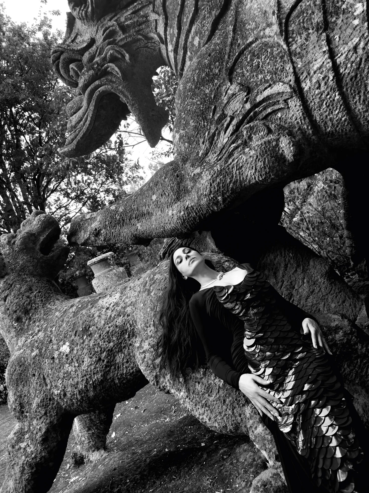 Speciale VOGUE ITALIA Ottobre 2024 - Rivista Copertina da Collezione Monica Bellucci Tim Burton - Image 4