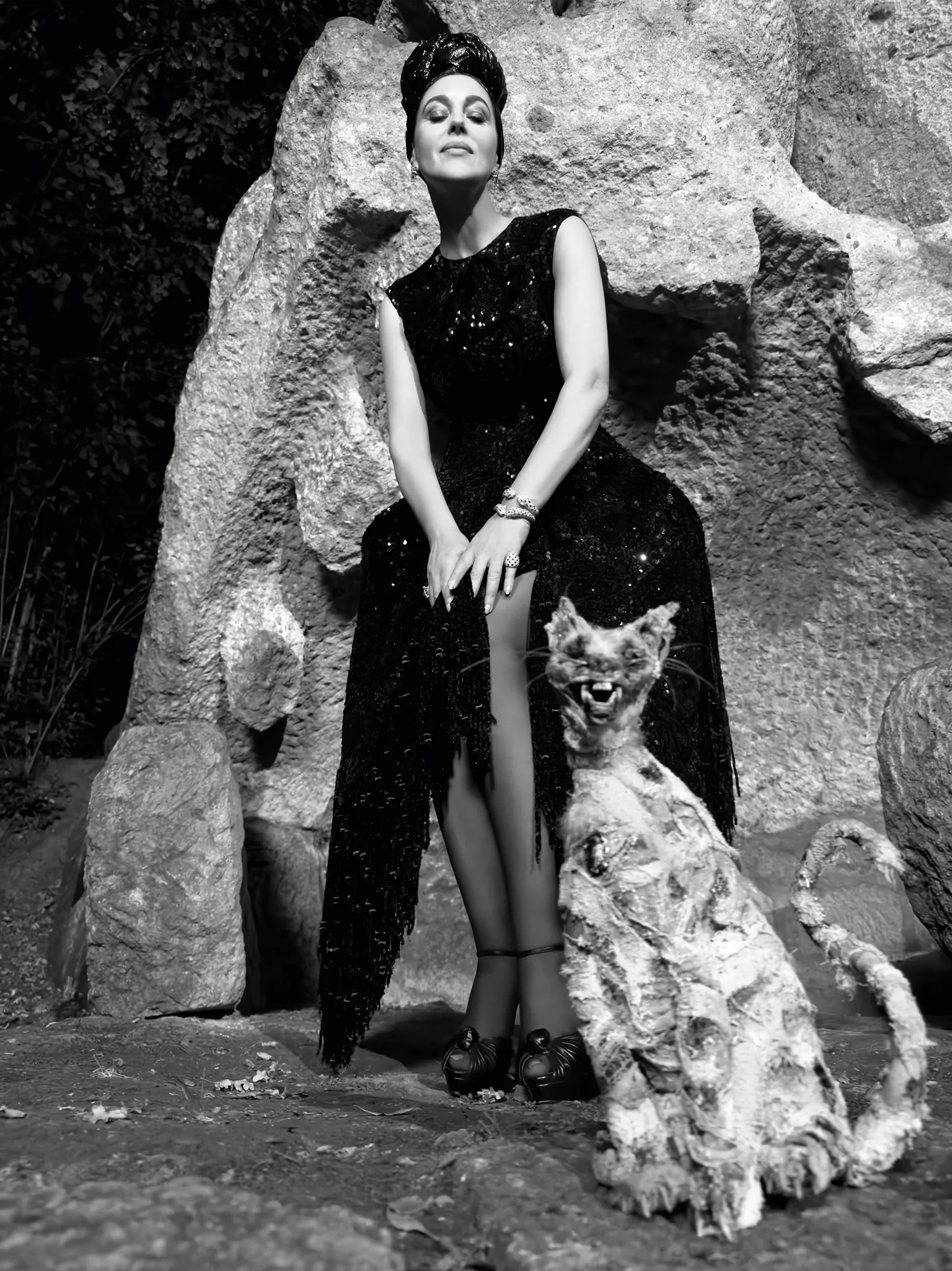 Speciale VOGUE ITALIA Ottobre 2024 - Rivista Copertina da Collezione Monica Bellucci Tim Burton - Image 6