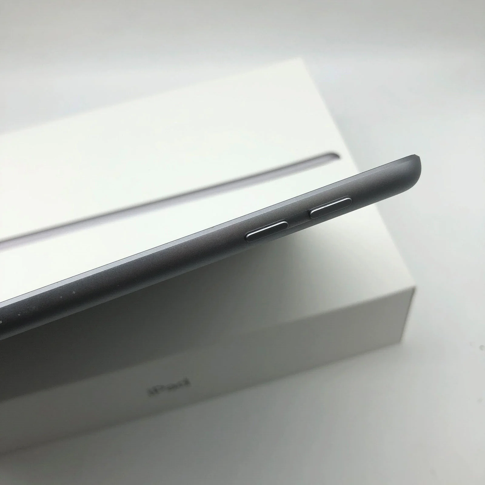 Tablet Apple iPad 6 Ricondizionato Display 9.7 Pollici 128gb Grigio 6th WiFi - Image 6